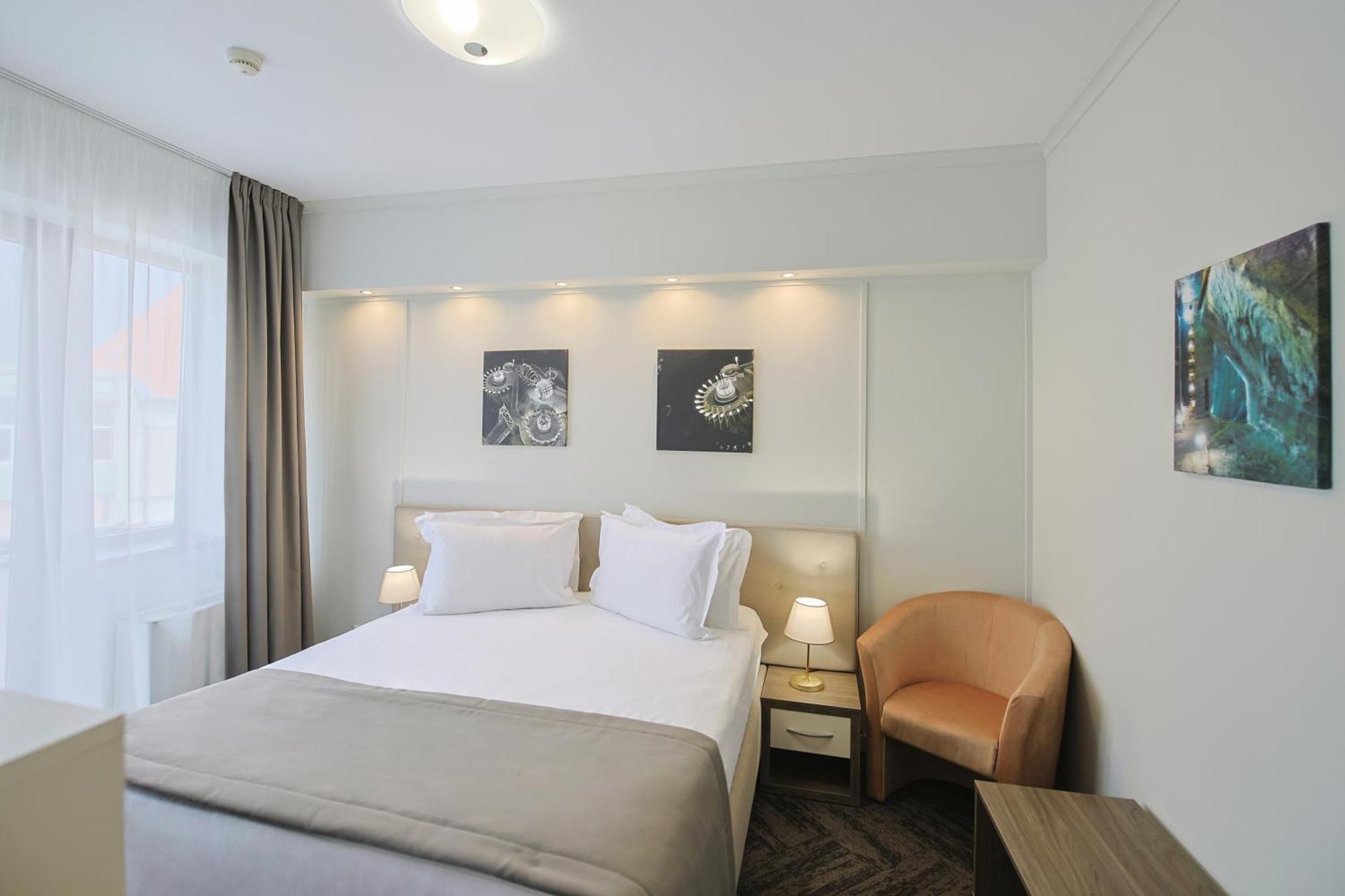 Potaissa Hotel Turda Bagian luar foto