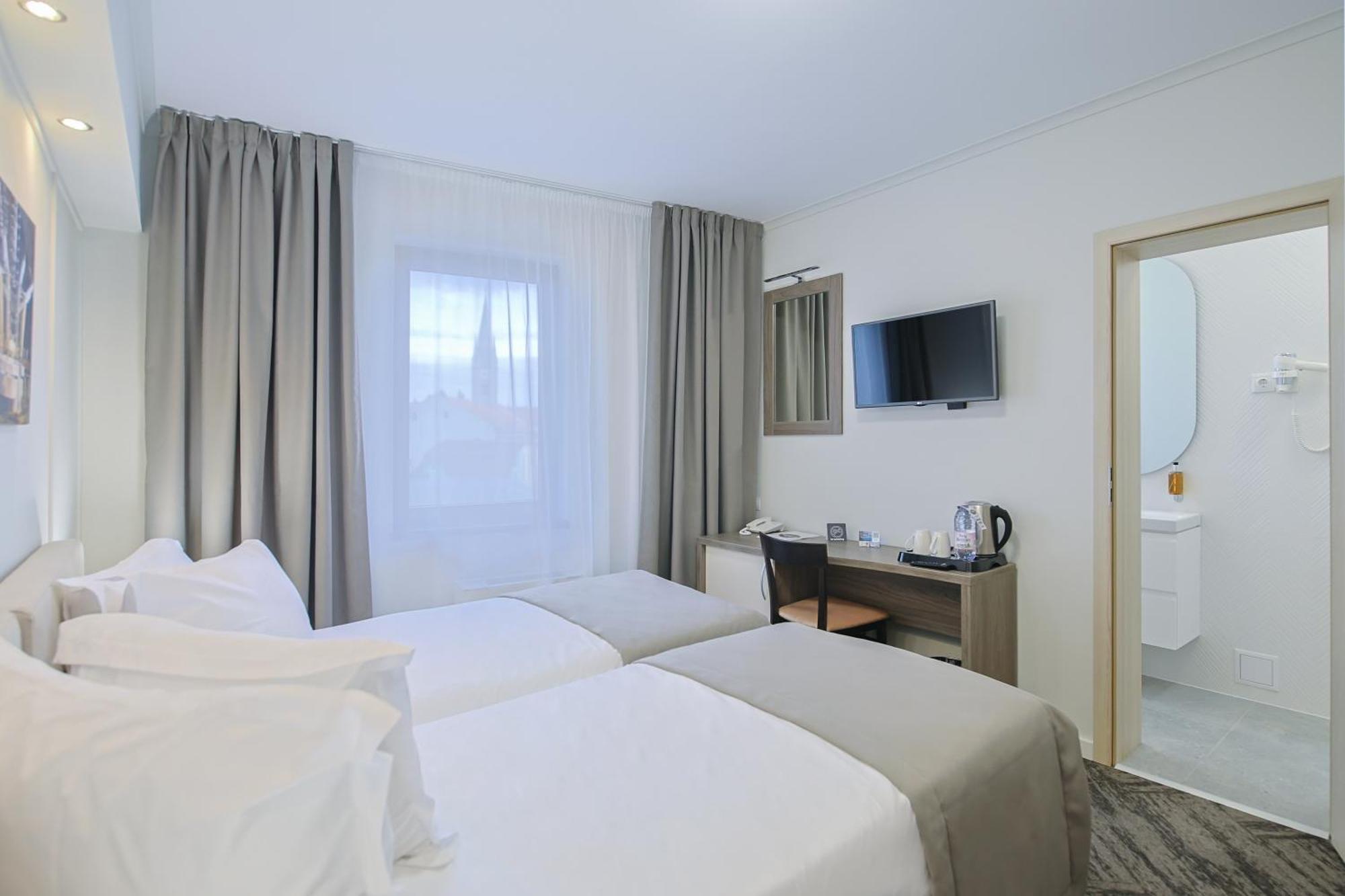 Potaissa Hotel Turda Bagian luar foto